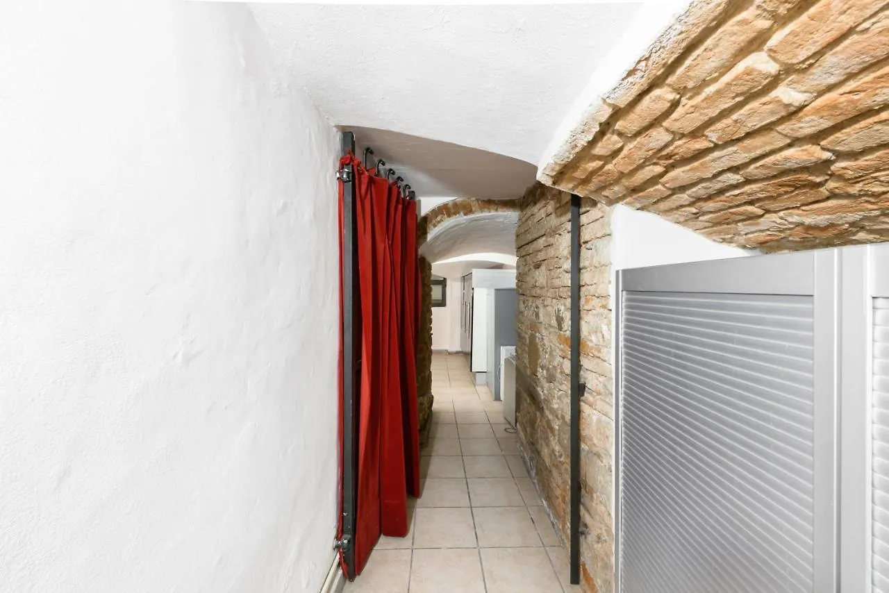 Pepi Red Apartment Florence Italy